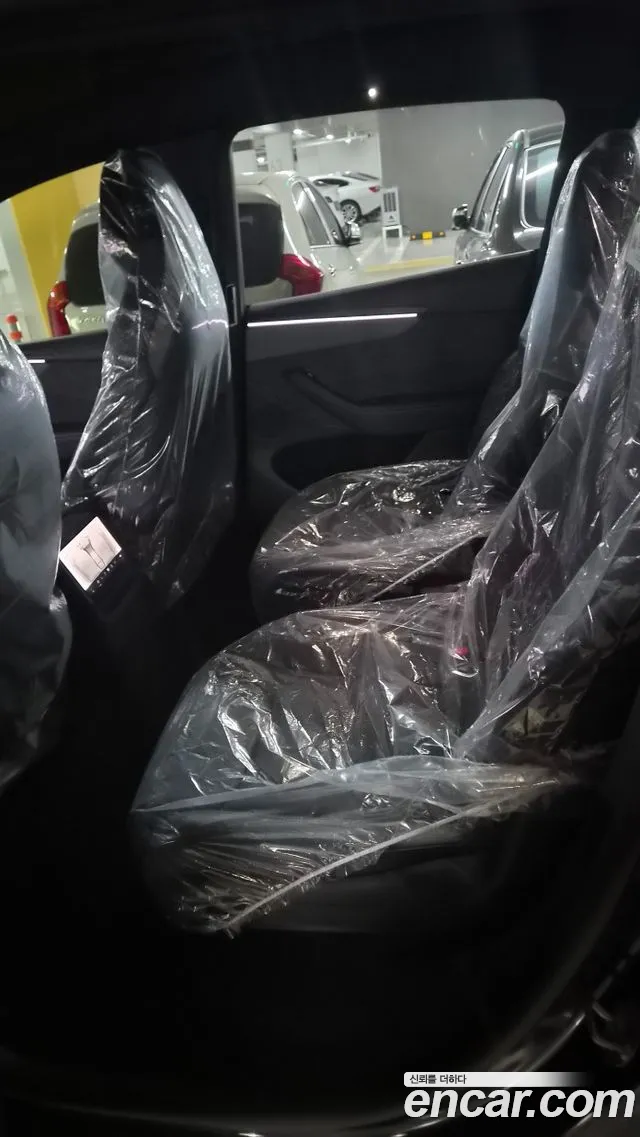 Tesla Model Y 2026 thumb 7