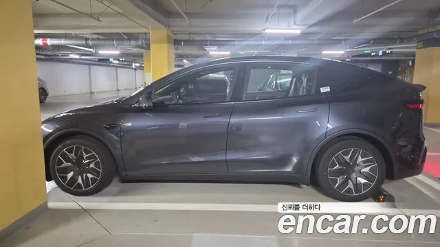 Tesla Model Y 2026 thumb 8