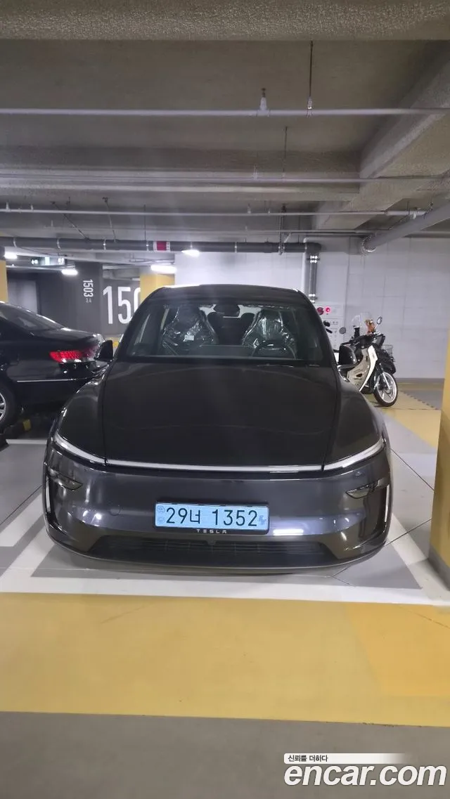Tesla Model Y 2026 thumb 11