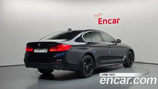 BMW 5-Series 2018 thumb 2