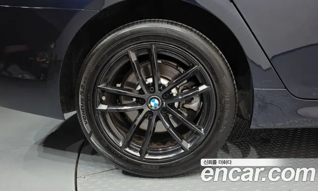 BMW 5-Series 2018 thumb 5