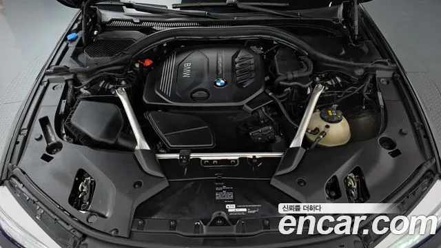 BMW 5-Series 2018 thumb 6