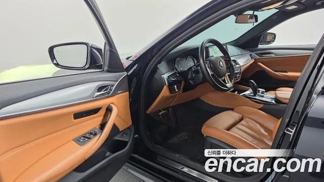 BMW 5-Series 2018 thumb 10