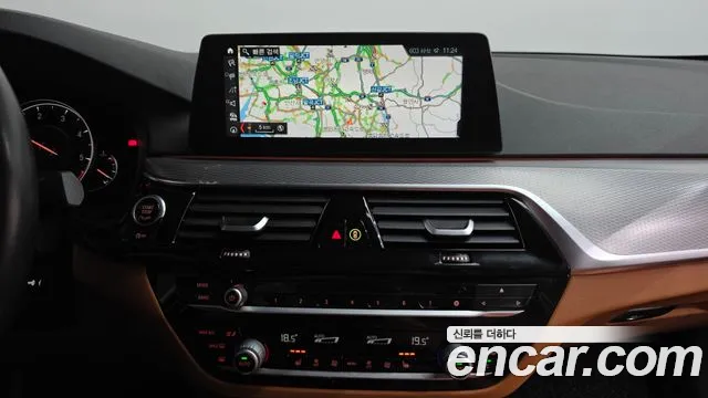 BMW 5-Series 2018 thumb 12