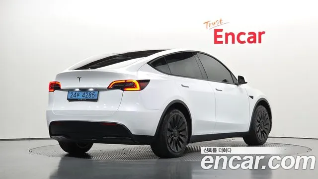Tesla Model Y 2024 thumb 2