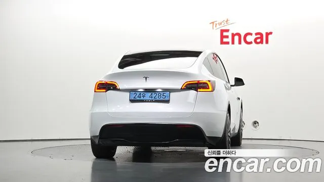 Tesla Model Y 2024 thumb 4