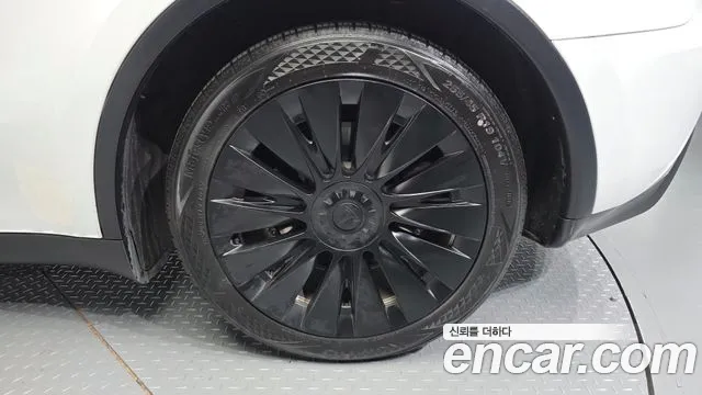Tesla Model Y 2024 thumb 5