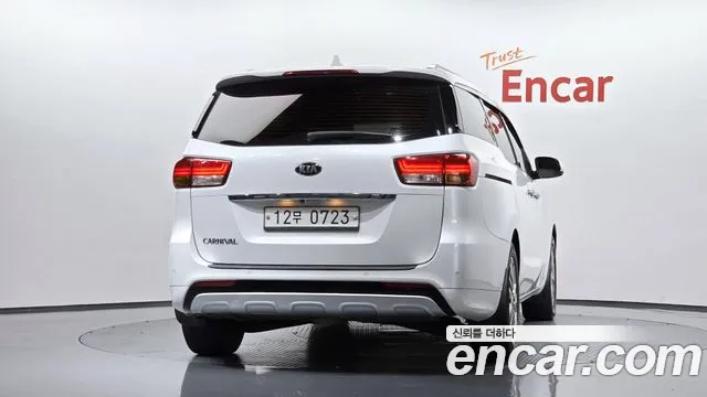 Kia Carnival 2016 thumb 3