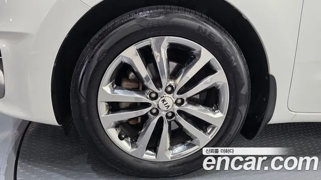 Kia Carnival 2016 thumb 4