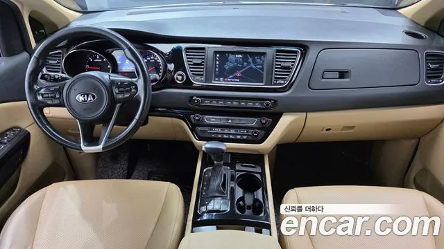 Kia Carnival 2016 thumb 6