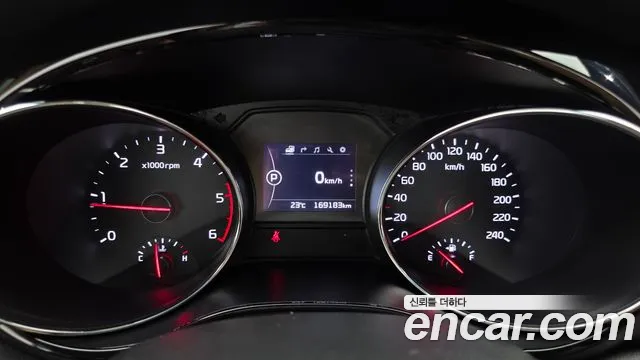 Kia Carnival 2016 thumb 7