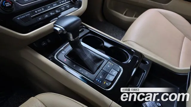 Kia Carnival 2016 thumb 8