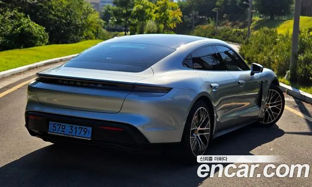 Porsche Taycan 2022 thumb 2