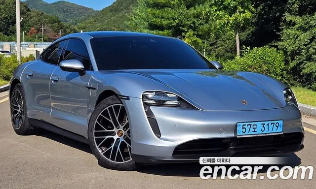 Porsche Taycan 2022 thumb 5