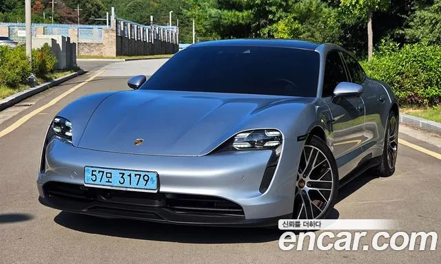 Porsche Taycan 2022 thumb 12