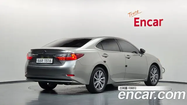 Lexus ES 2016 thumb 2