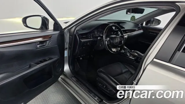 Lexus ES 2016 thumb 10