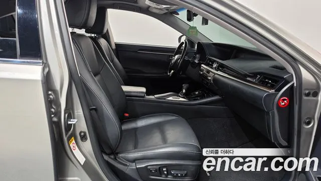 Lexus ES 2016 thumb 11