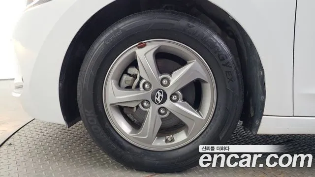Hyundai Avante 2016 thumb 5