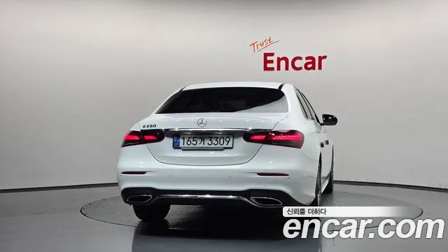 Mercedes-Benz E-Класс 2023 thumb 3