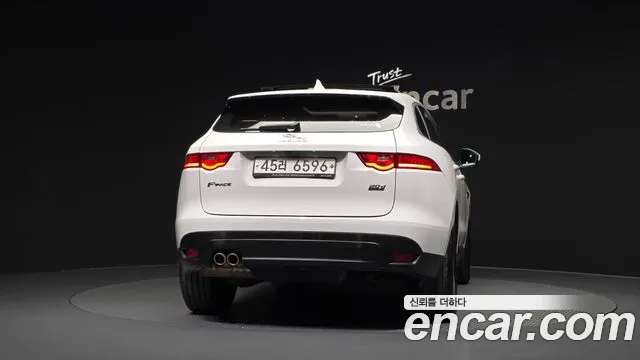Jaguar F-Pace 2017 thumb 4