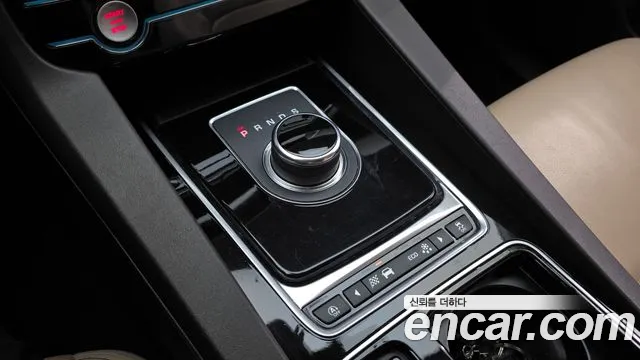 Jaguar F-Pace 2017 thumb 9