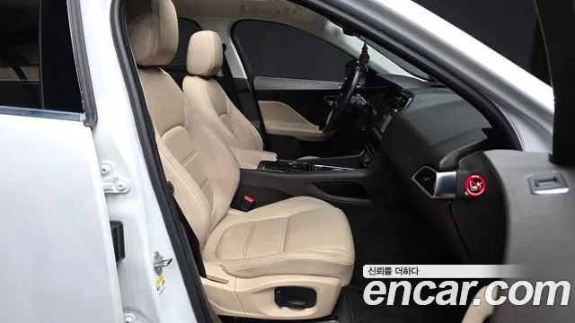 Jaguar F-Pace 2017 thumb 11