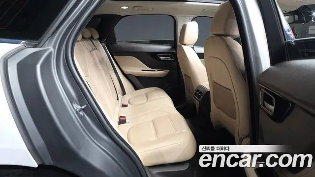 Jaguar F-Pace 2017 thumb 12