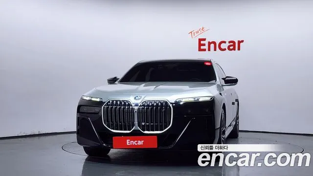 BMW i7 2023 thumb 3