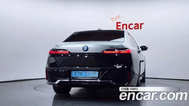 BMW i7 2023 thumb 4