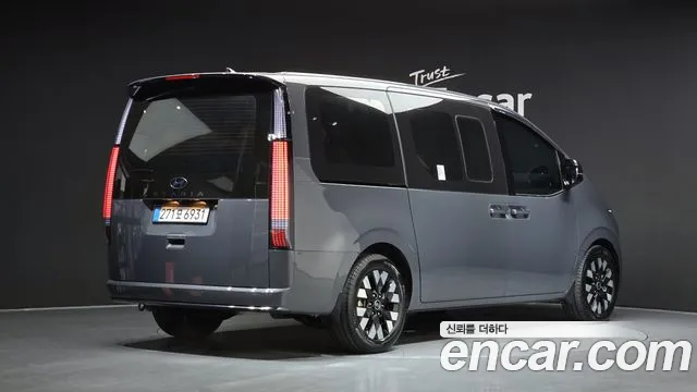 Hyundai Staria 2025 thumb 2
