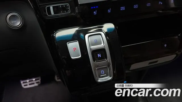 Hyundai Staria 2025 thumb 9