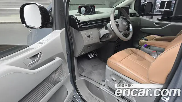 Hyundai Staria 2025 thumb 10