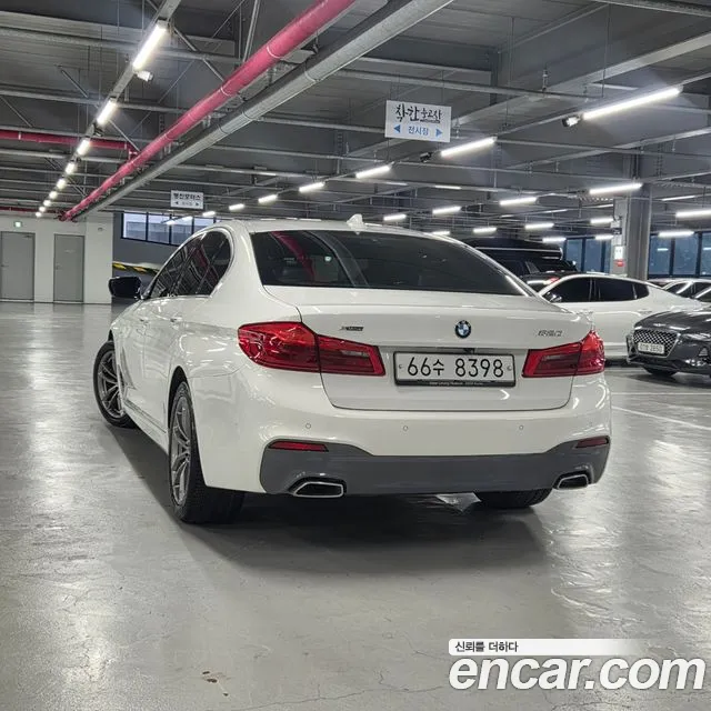 BMW 5-Series 2018 thumb 3