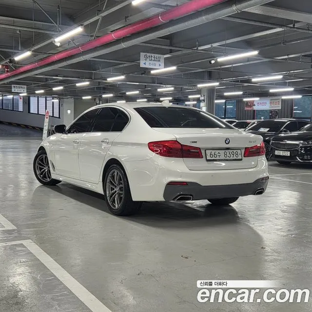 BMW 5-Series 2018 thumb 4