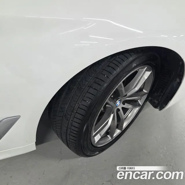 BMW 5-Series 2018 thumb 5