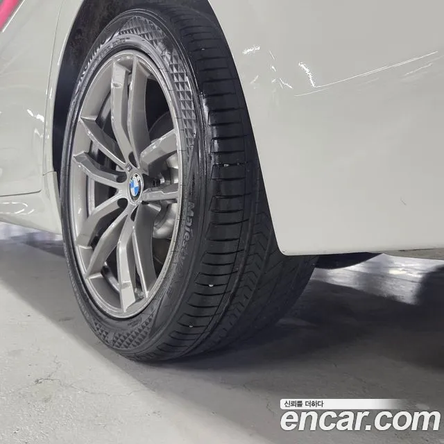 BMW 5-Series 2018 thumb 6