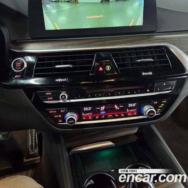 BMW 5-Series 2018 thumb 9
