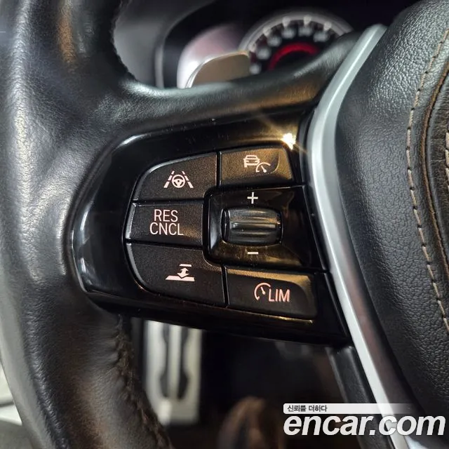 BMW 5-Series 2018 thumb 10