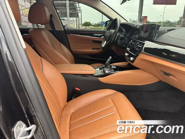 BMW 5-Series 2018 thumb 4