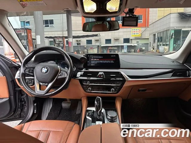 BMW 5-Series 2018 thumb 8