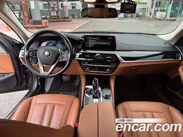 BMW 5-Series 2018 thumb 9
