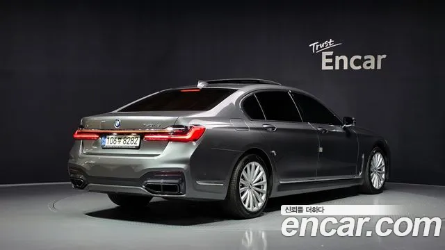 BMW 7-Series 2016 thumb 2