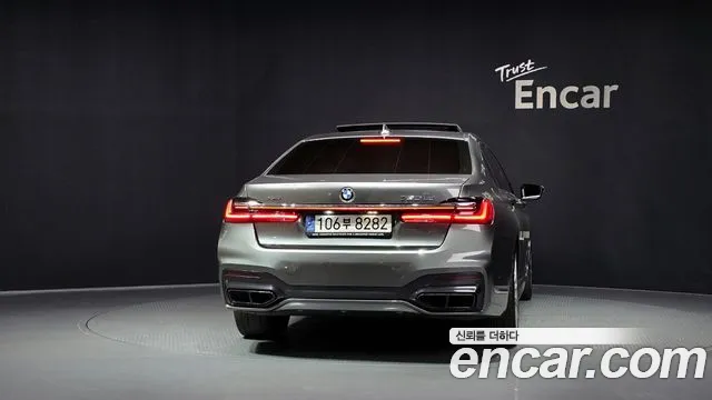 BMW 7-Series 2016 thumb 4