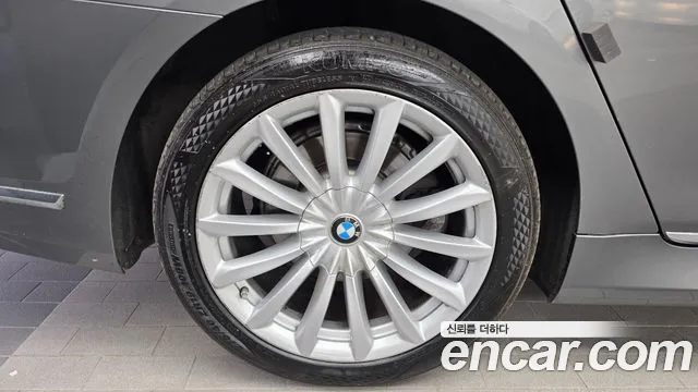 BMW 7-Series 2016 thumb 5