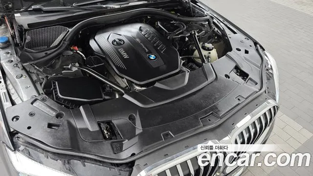 BMW 7-Series 2016 thumb 6