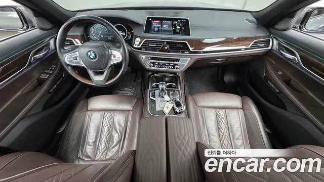 BMW 7-Series 2016 thumb 7