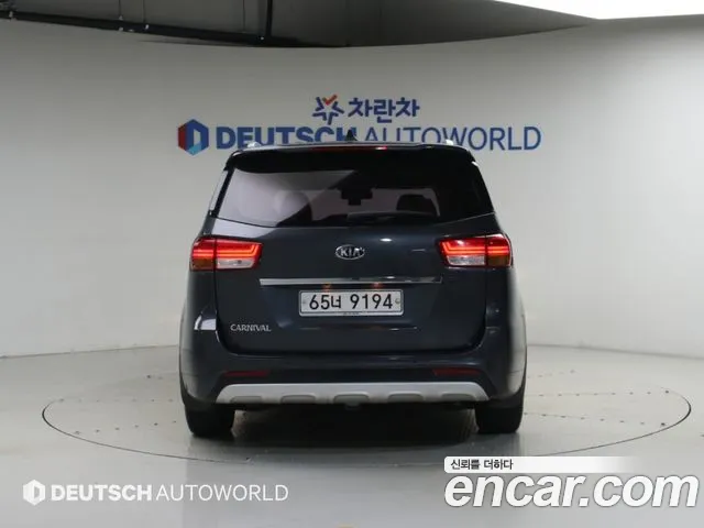 Kia Carnival 2017 thumb 4
