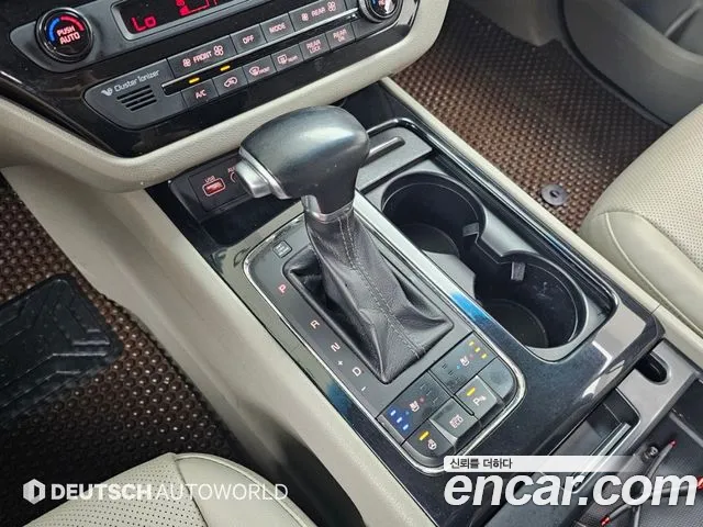 Kia Carnival 2017 thumb 9