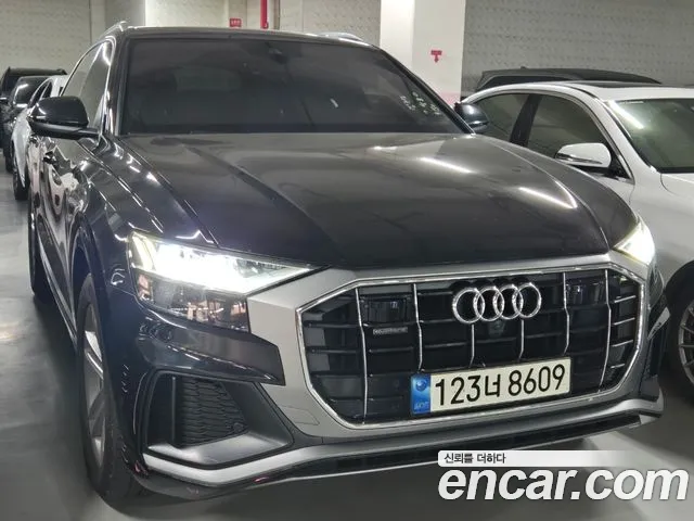 Audi Q8 2021 thumb 2